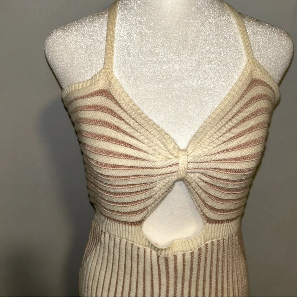 Elegant Cream Maxi Dress - Picture 5 of 7